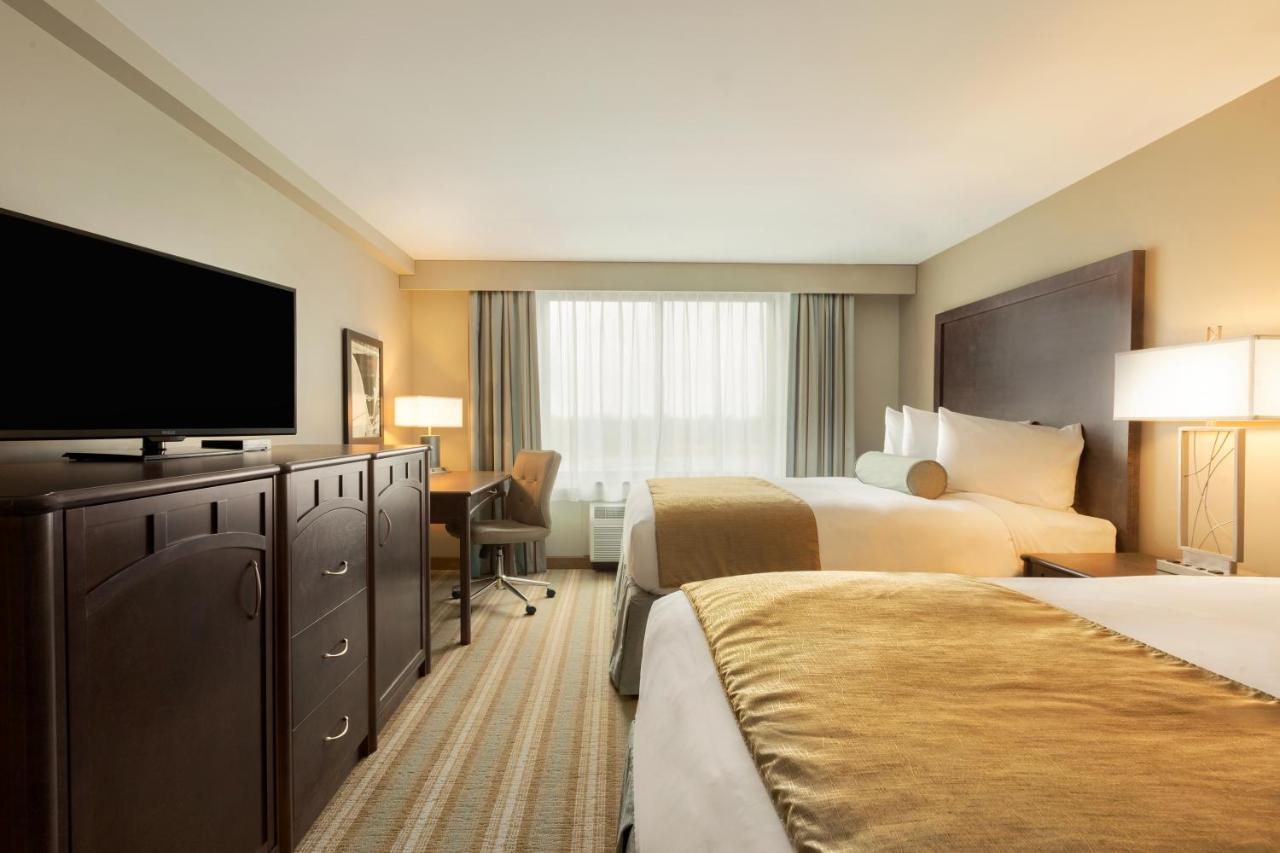 Queen Room with Two Queen Beds at Country Inn & Suites by Radisson, Bemidji, MN