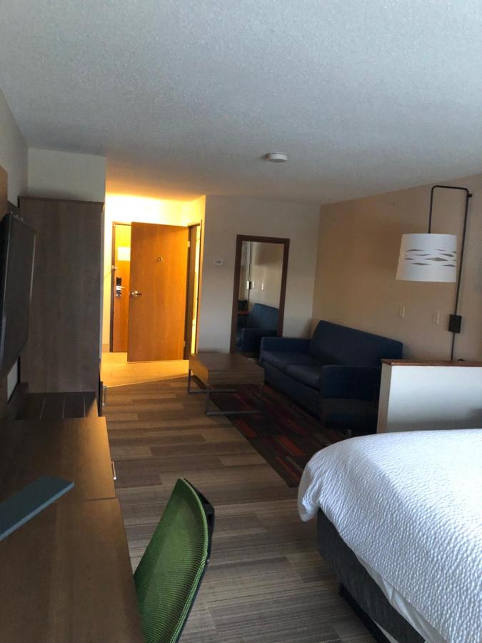 Deluxe King Room - Non-Smoking at Holiday Inn Express Mt Vernon, an IHG Hotel