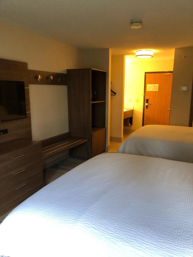 Standard Room - Non-Smoking at Holiday Inn Express Mt Vernon, an IHG Hotel