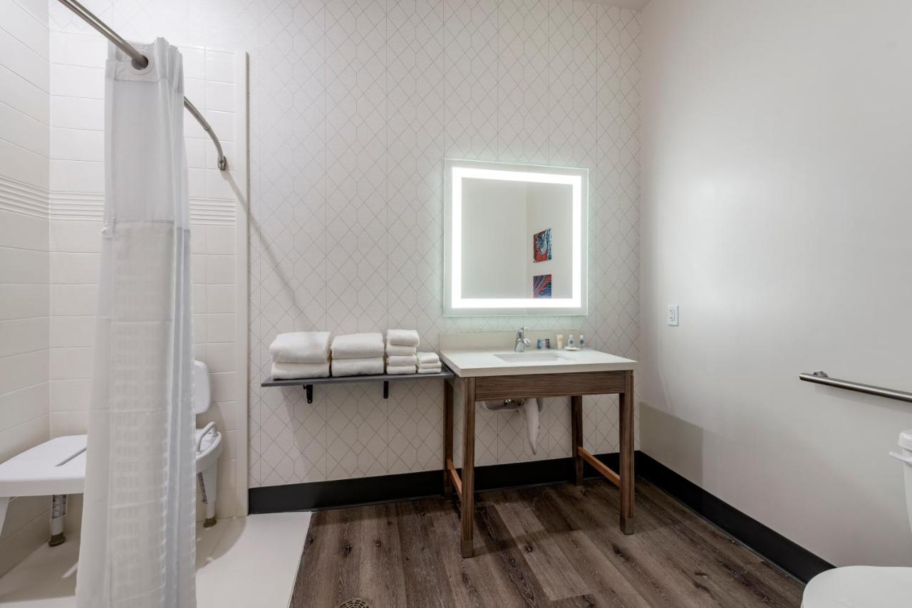 King Suite - Accessible/Non Smoking at Comfort Suites Colorado Springs East -Medical Center Area