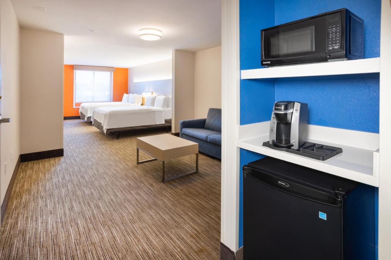 King Suite with Accessible Roll-in Shower at Holiday Inn Express Hotel & Suites Salisbury - Delmar by IHG