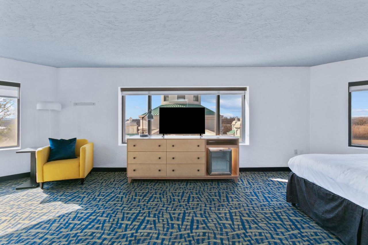 Single Room with Lake View at Mulberry, a Wyndham Hotel