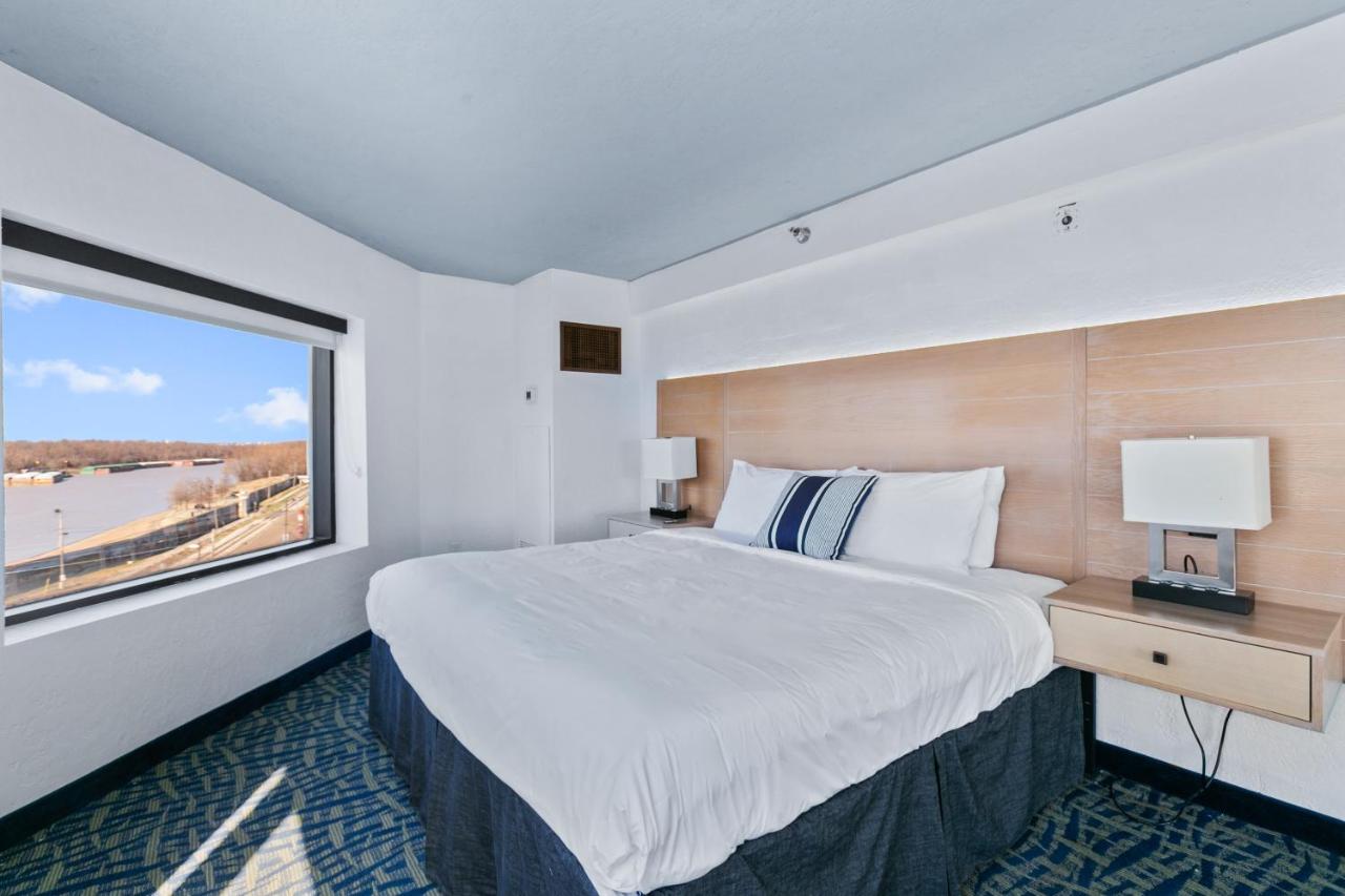 Single Room with Lake View at Mulberry, a Wyndham Hotel