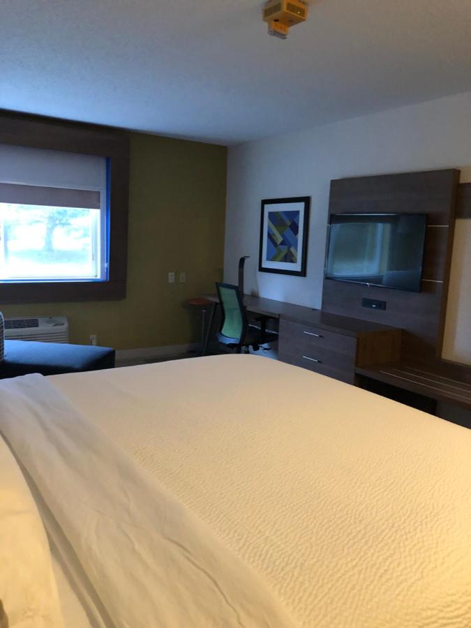 Standard Room - Non-Smoking at Holiday Inn Express Mt Vernon, an IHG Hotel