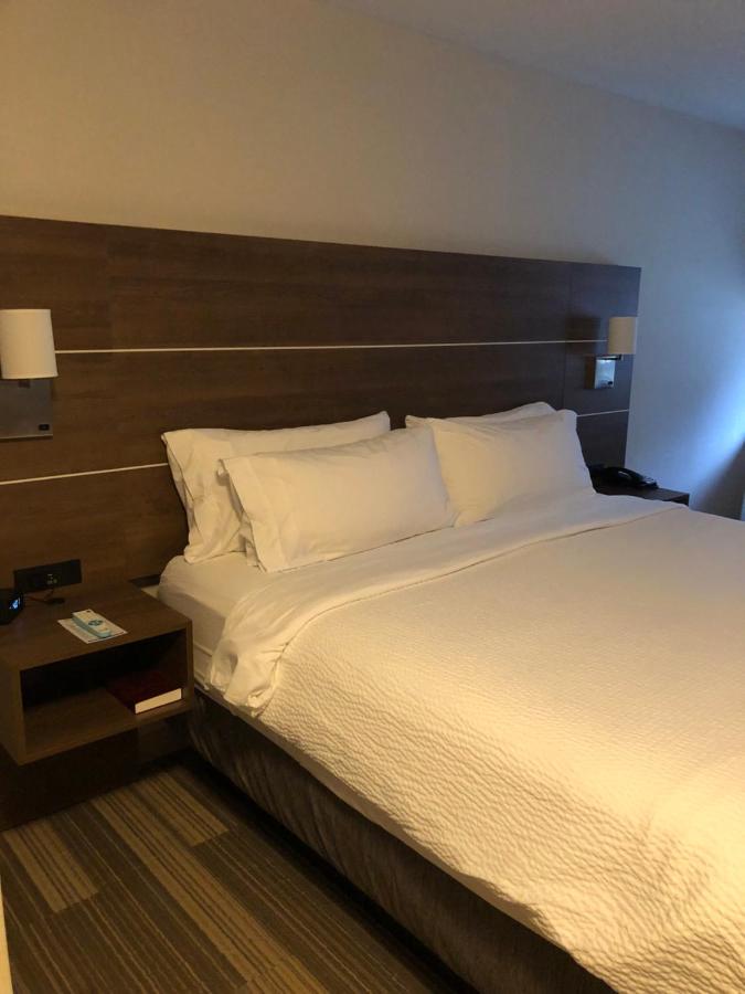 Standard Room - Non-Smoking at Holiday Inn Express Mt Vernon, an IHG Hotel
