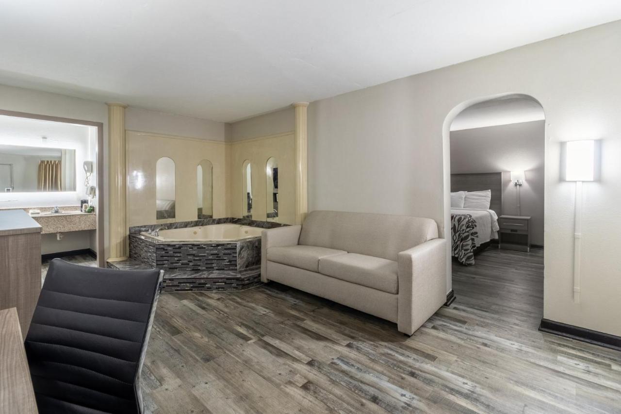 Suite King with Spa Bath Non-Smoking at Red Roof Inn & Suites Jackson, TN