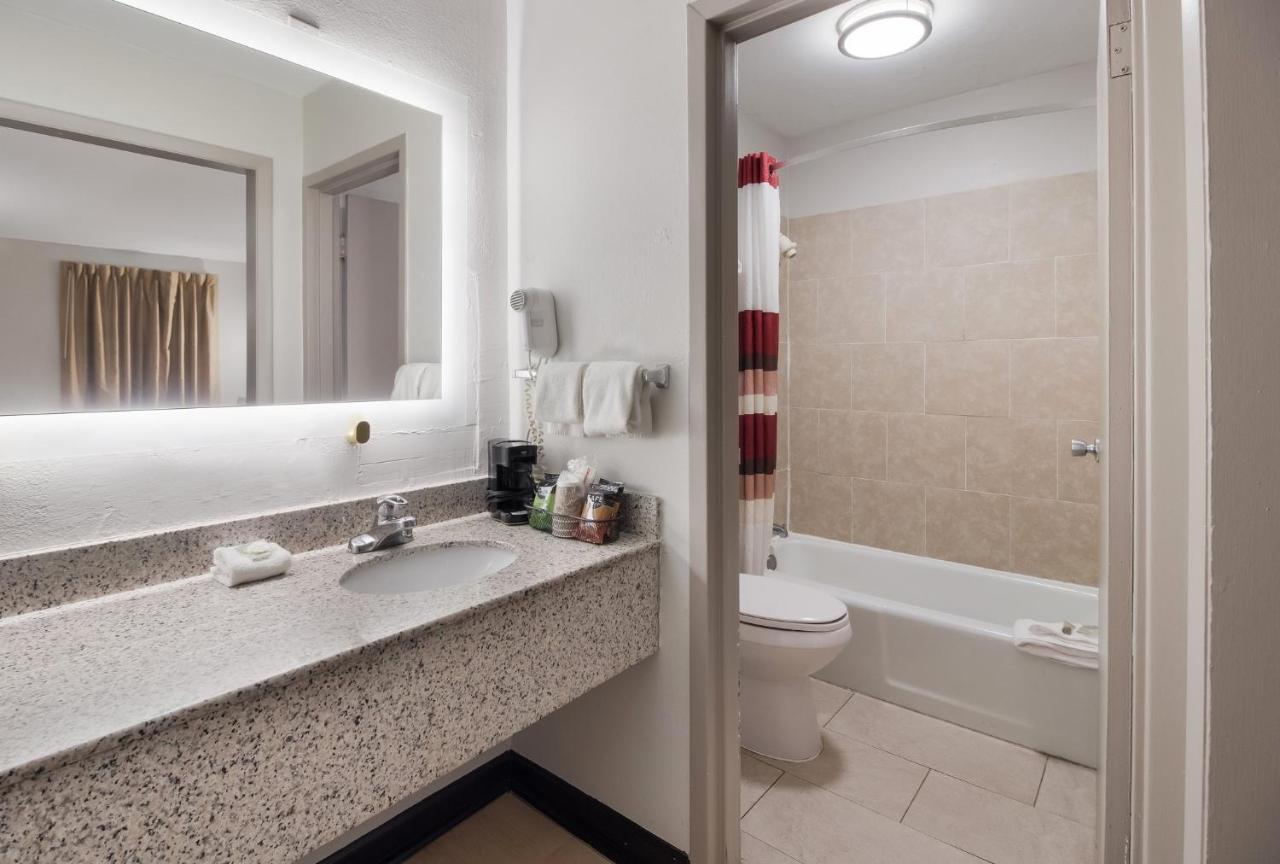 Suite King with Spa Bath Non-Smoking at Red Roof Inn & Suites Jackson, TN
