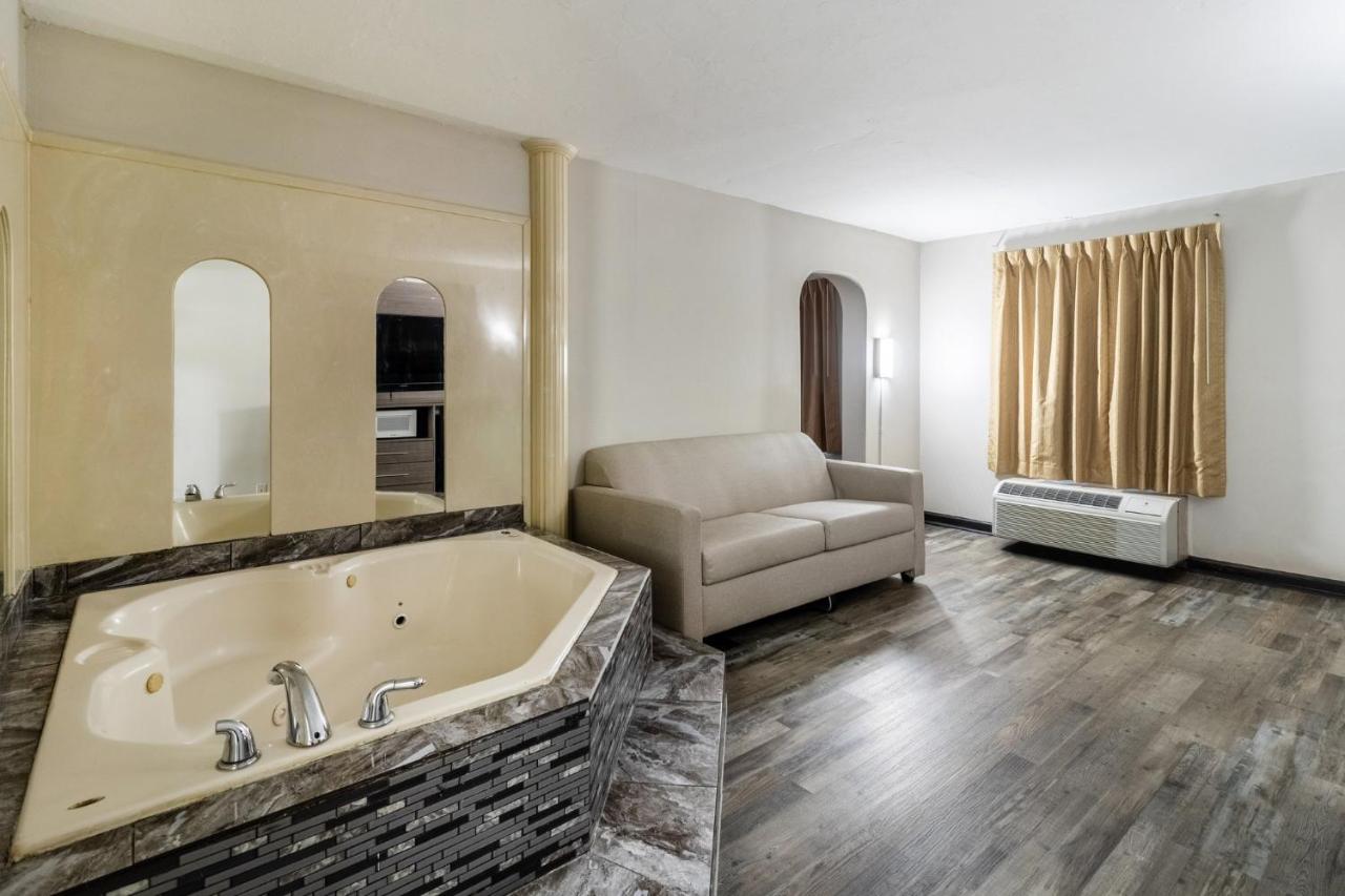 Suite King with Spa Bath Non-Smoking at Red Roof Inn & Suites Jackson, TN