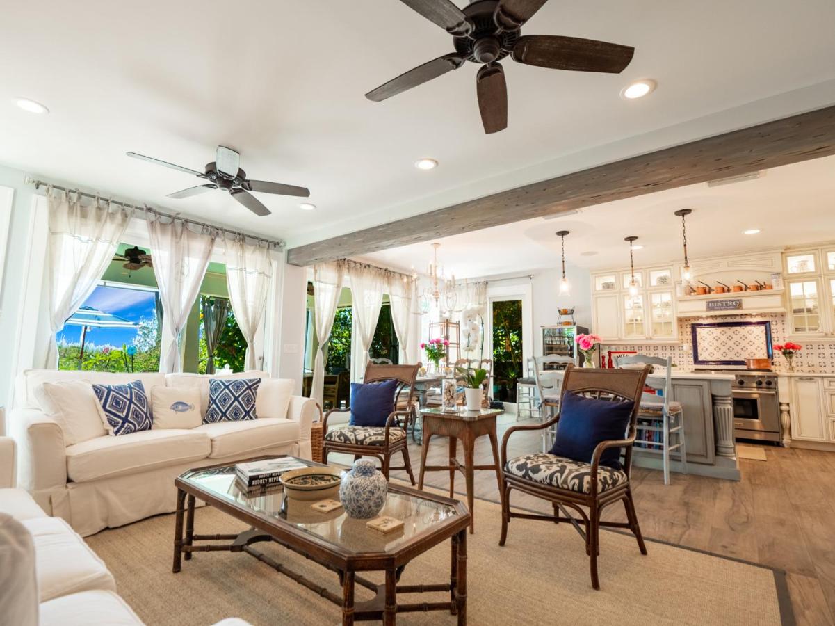 | Luxury Beachfront Villa