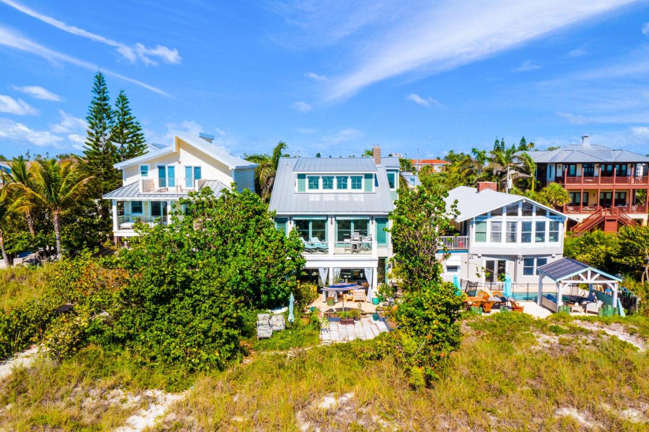 | Luxury Beachfront Villa