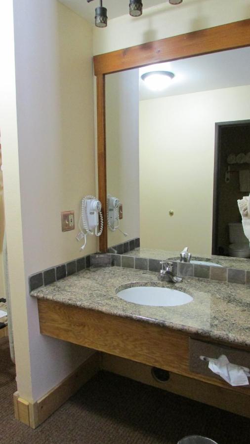 Executive Queen Room with Two Queen Beds at Spearfish Canyon Lodge