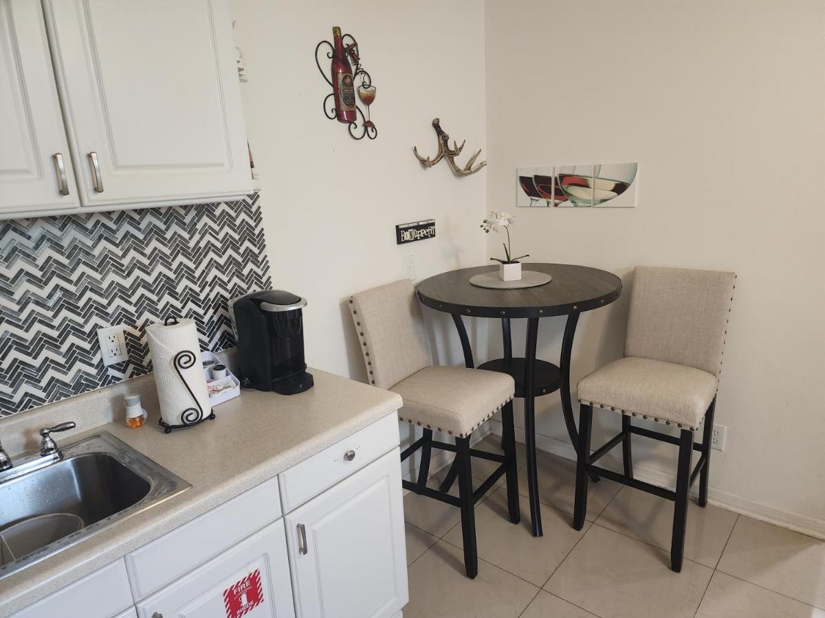 Queen Studio at Old Town Suites