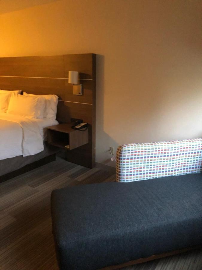 King Room with Lounge Chair - Non-Smoking at Holiday Inn Express Mt Vernon, an IHG Hotel