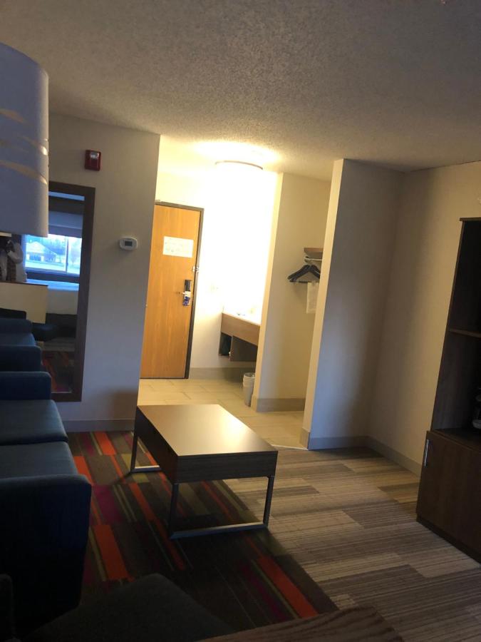 Deluxe King Room - Hearing Accessible at Holiday Inn Express Mt Vernon, an IHG Hotel