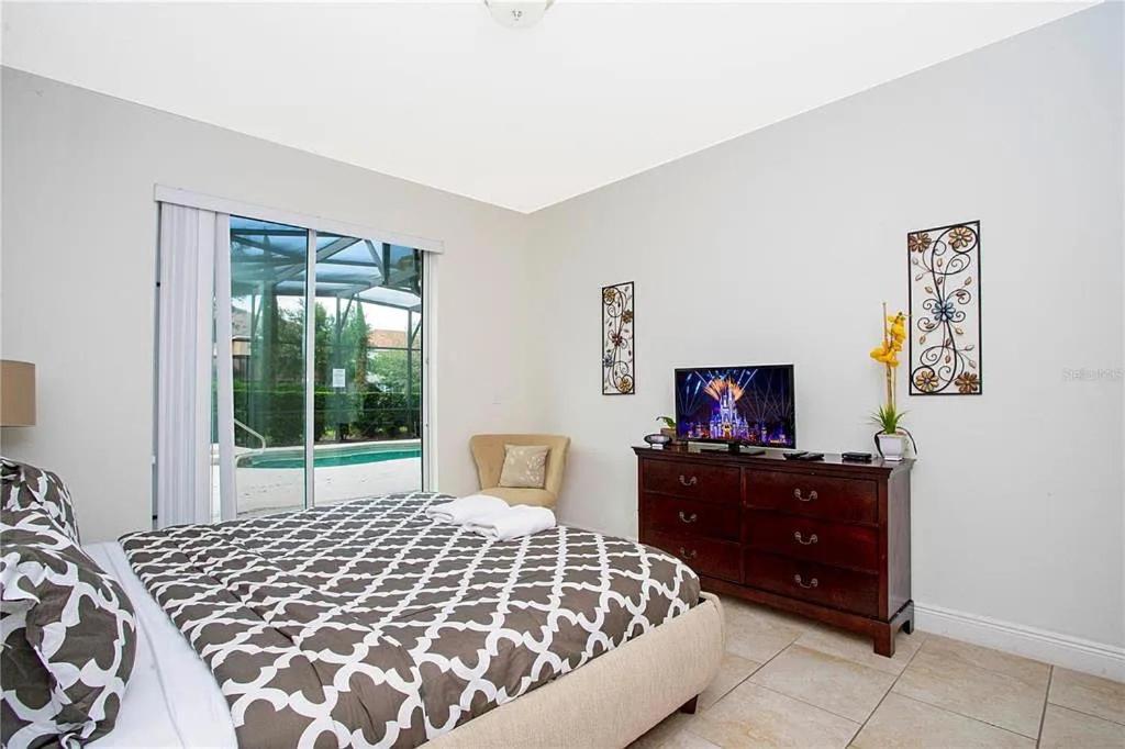  | Beautiful Villa 6 bed 5 bath with private pool 3032 sf