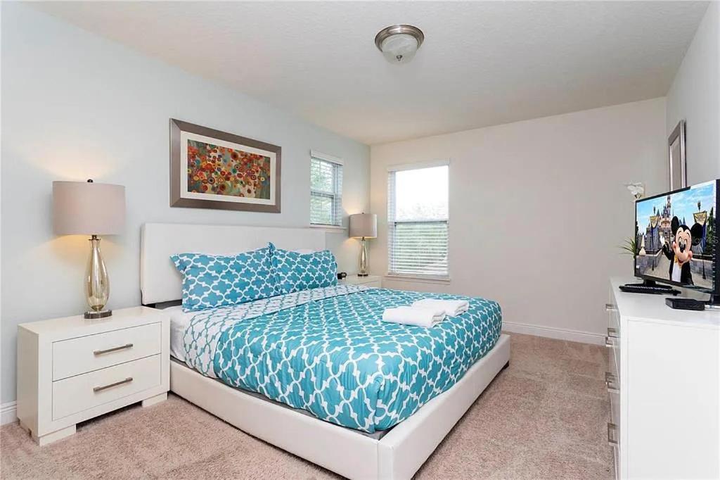  | Beautiful Villa 6 bed 5 bath with private pool 3032 sf