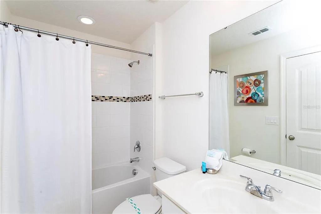  | Beautiful Villa 6 bed 5 bath with private pool 3032 sf