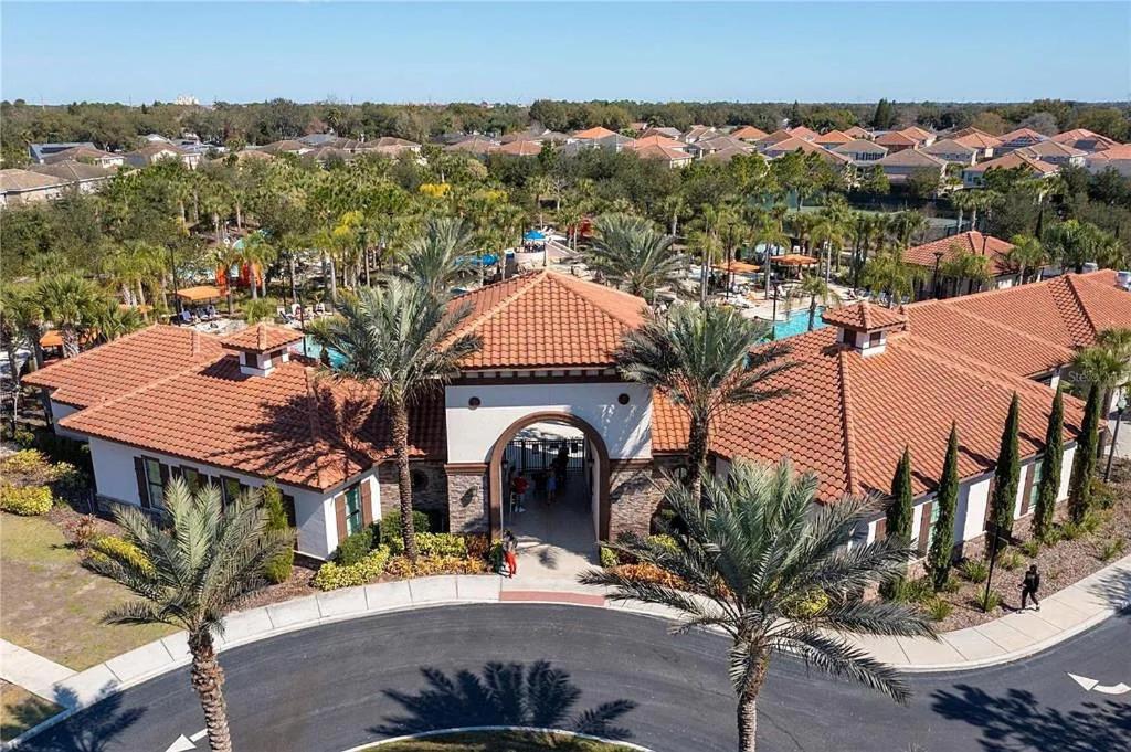  | Beautiful Villa 6 bed 5 bath with private pool 3032 sf