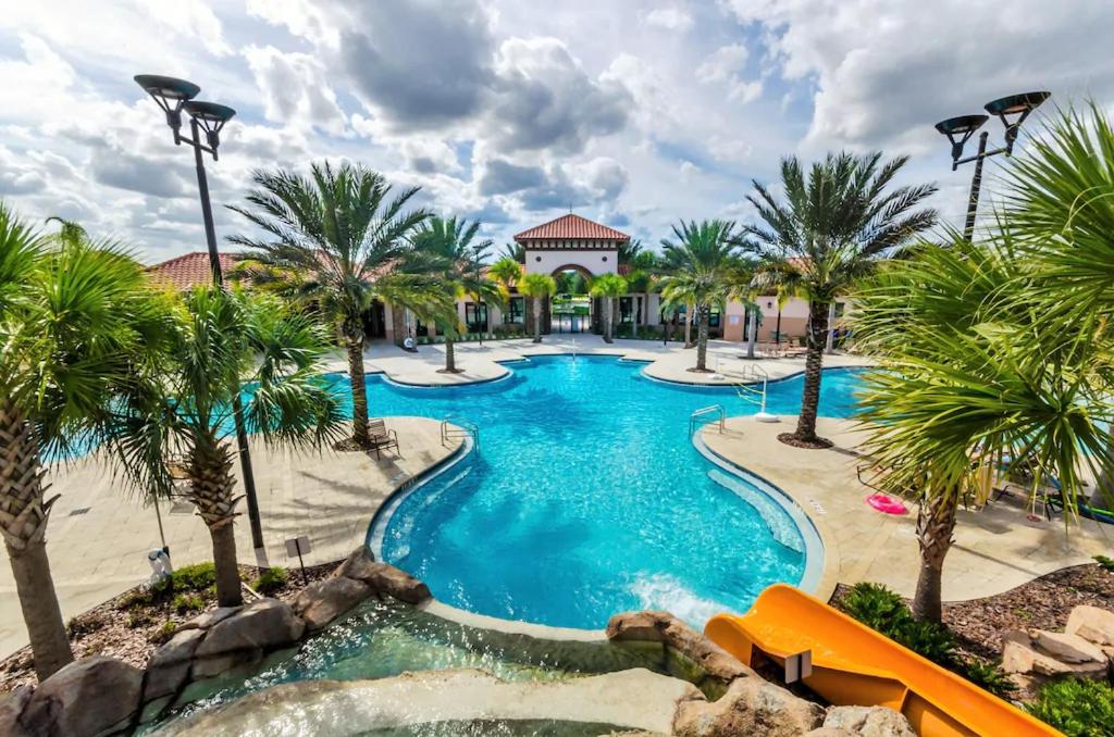  | Beautiful Villa 6 bed 5 bath with private pool 3032 sf