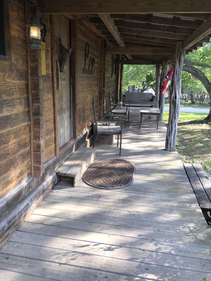 | Country Accents - Lee Cabin