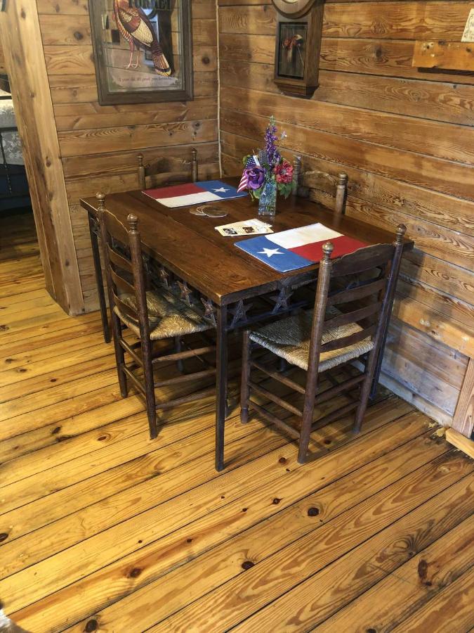  | Country Accents - Lee Cabin