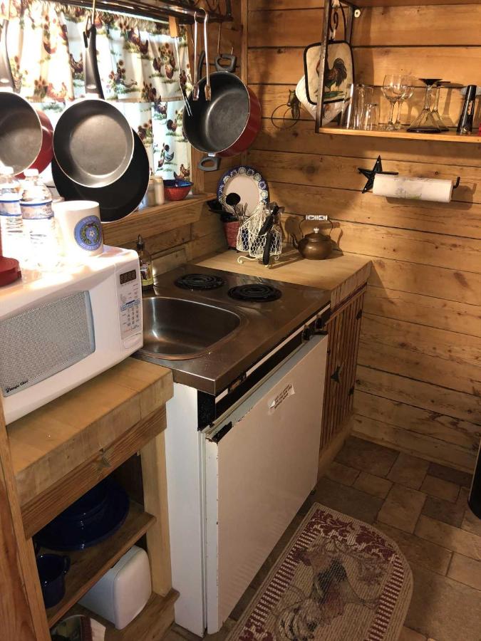 | Country Accents - Lee Cabin
