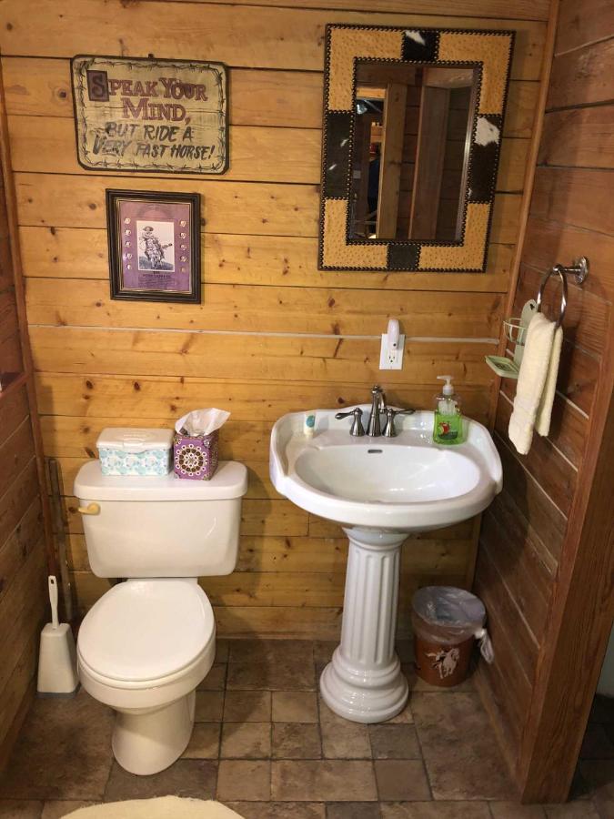 | Country Accents - Lee Cabin