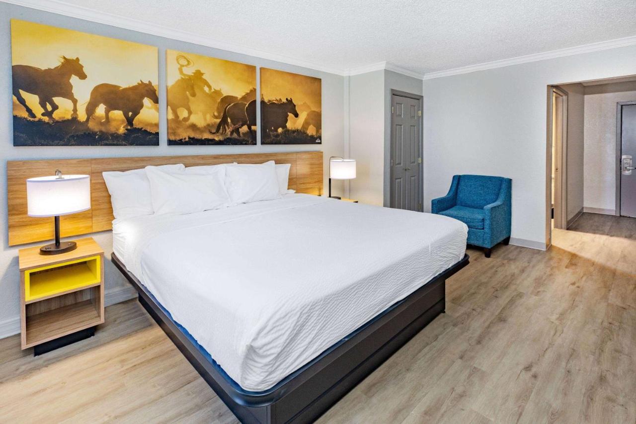King Room - Disability Access at Days Inn by Wyndham Del Rio