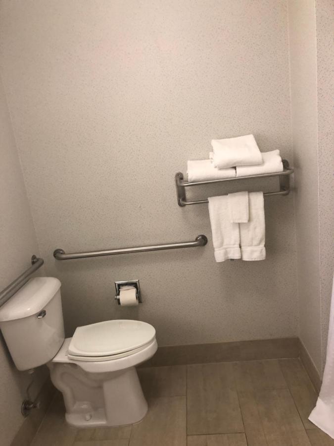 King Room with Lounge Chair - Non-Smoking at Holiday Inn Express Mt Vernon, an IHG Hotel