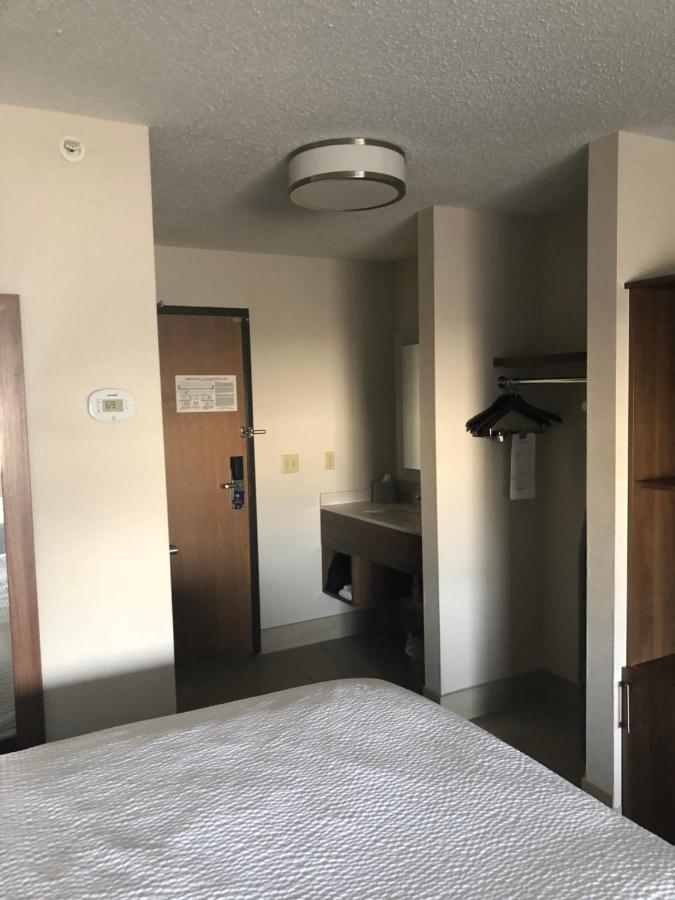 King Room - Hearing Accessible - Non-Smoking at Holiday Inn Express Mt Vernon, an IHG Hotel