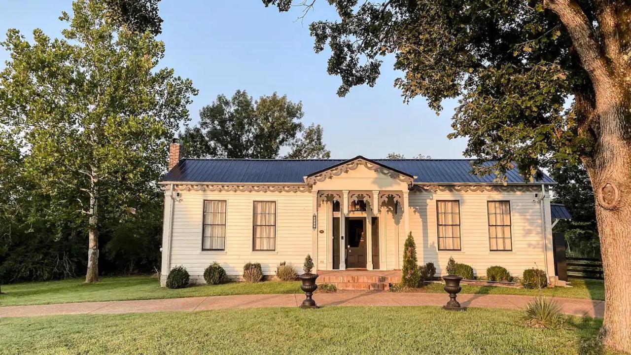  | Hydeout House
