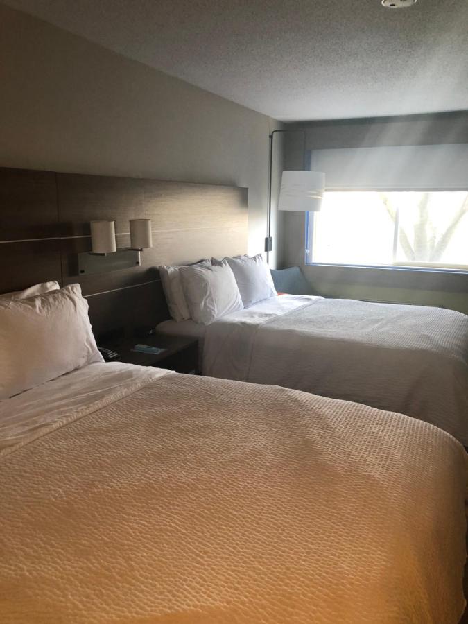 Standard Room - Non-Smoking at Holiday Inn Express Mt Vernon, an IHG Hotel