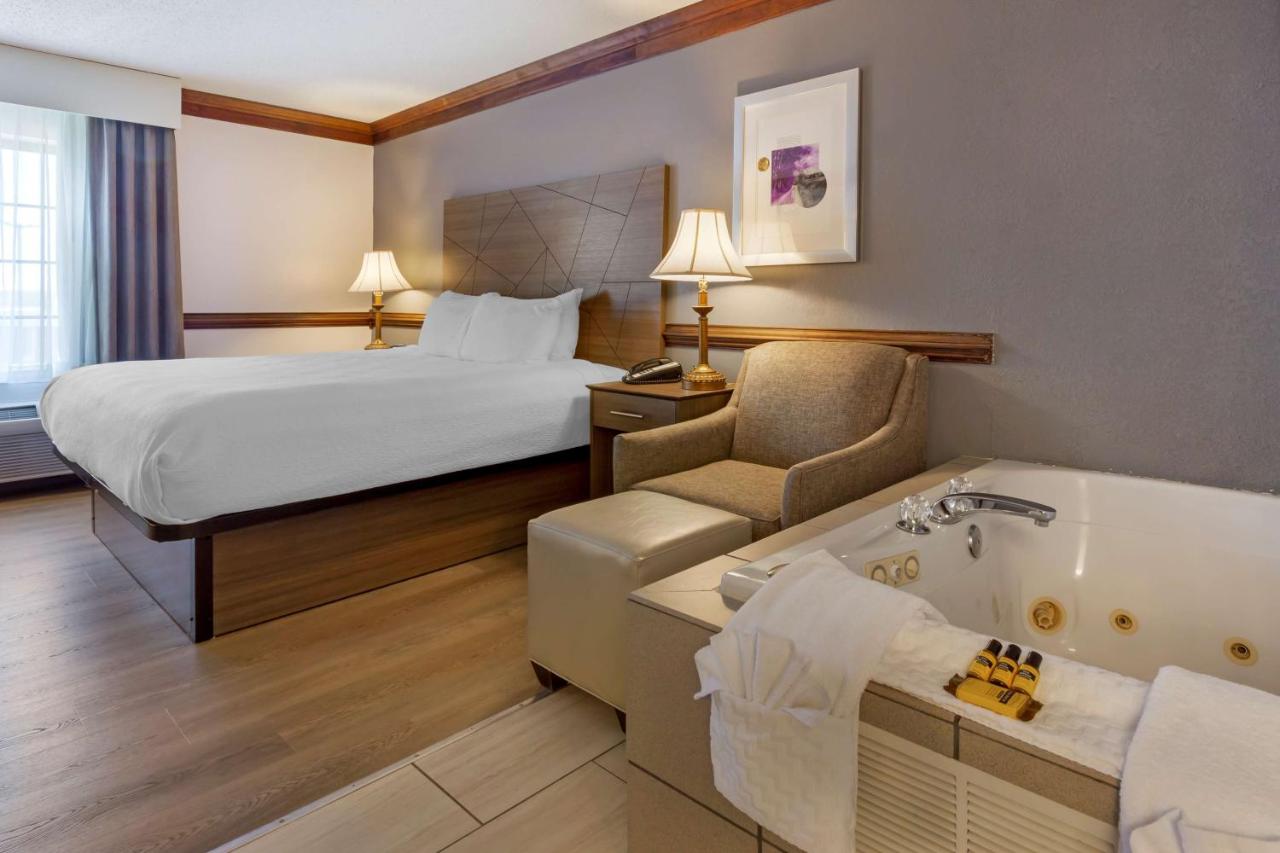 Deluxe King Suite with Spa Bath - Non-Smoking at Best Western Plus South Hill Inn
