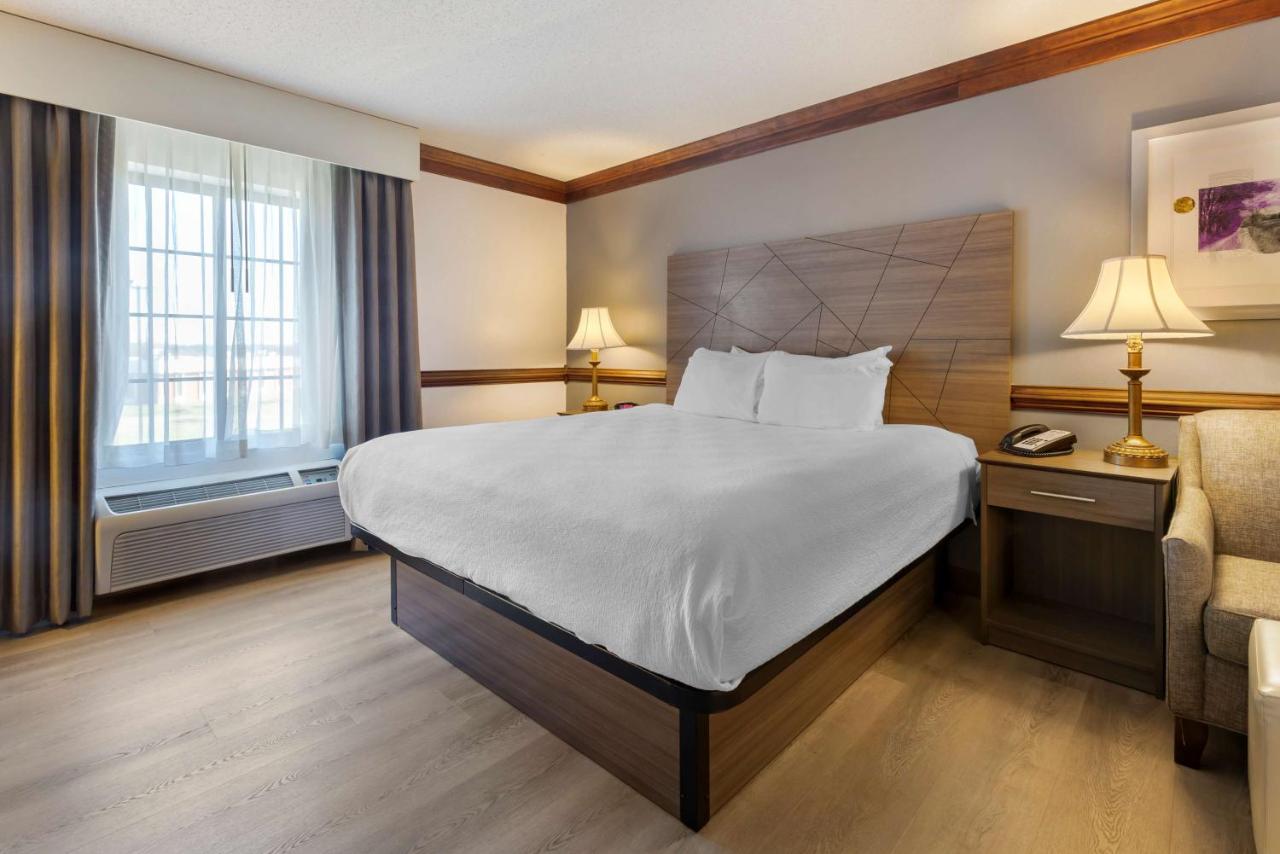 Deluxe King Suite with Spa Bath - Non-Smoking at Best Western Plus South Hill Inn