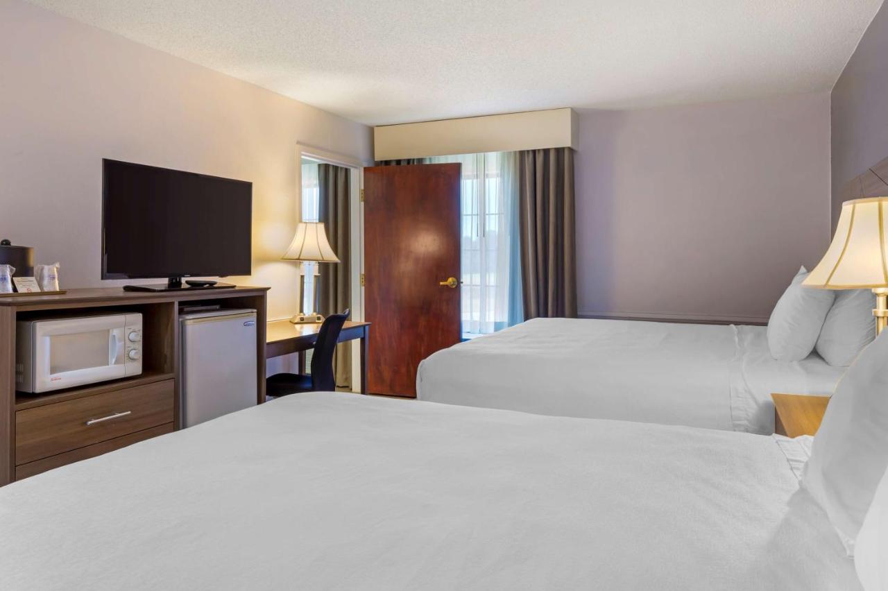 One-Bedroom Suite - Non-Smoking at Best Western Plus South Hill Inn
