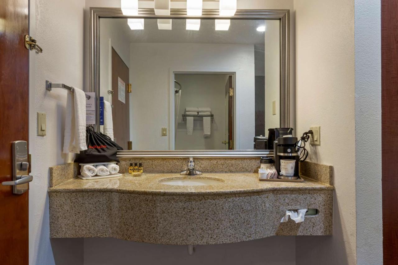 Queen Room with Two Queen Beds - Non-Smoking at Best Western Plus South Hill Inn