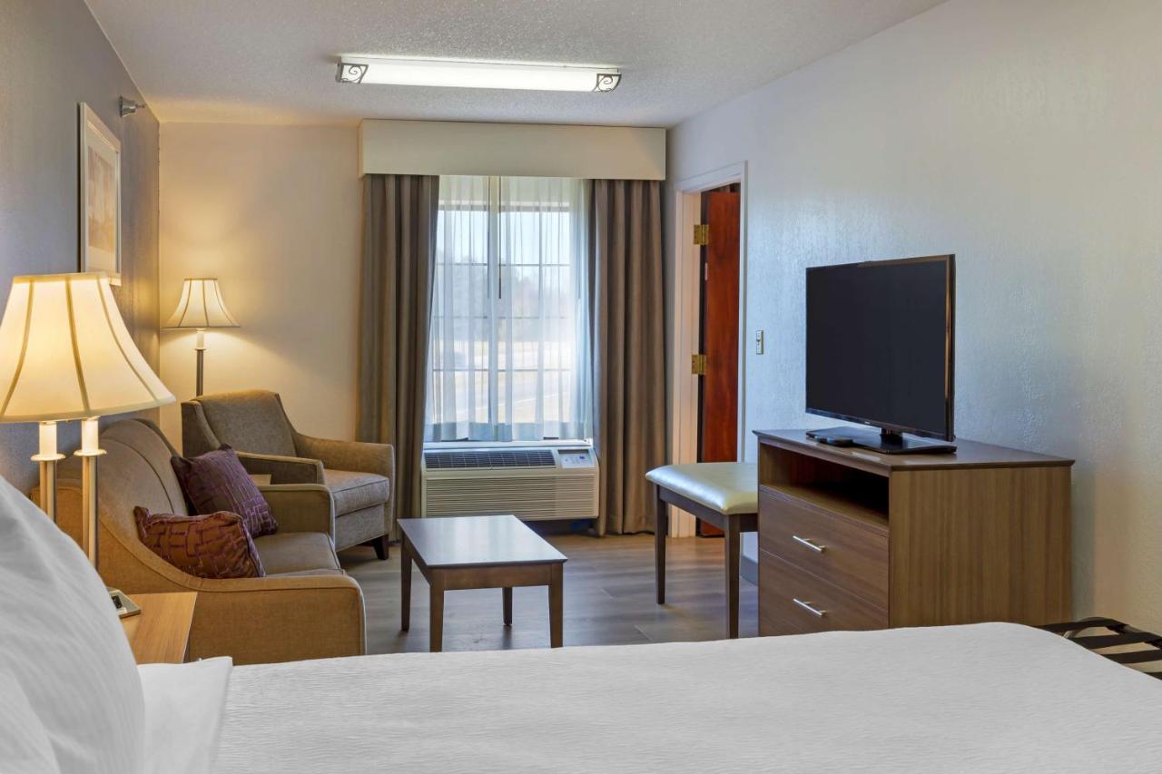 One-Bedroom Suite - Non-Smoking at Best Western Plus South Hill Inn