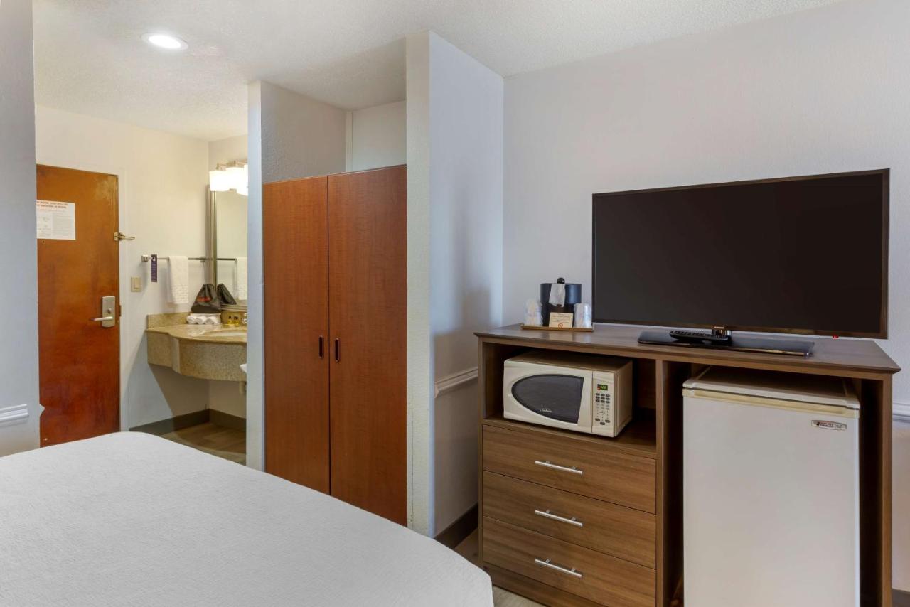 Queen Room with Two Queen Beds - Non-Smoking at Best Western Plus South Hill Inn