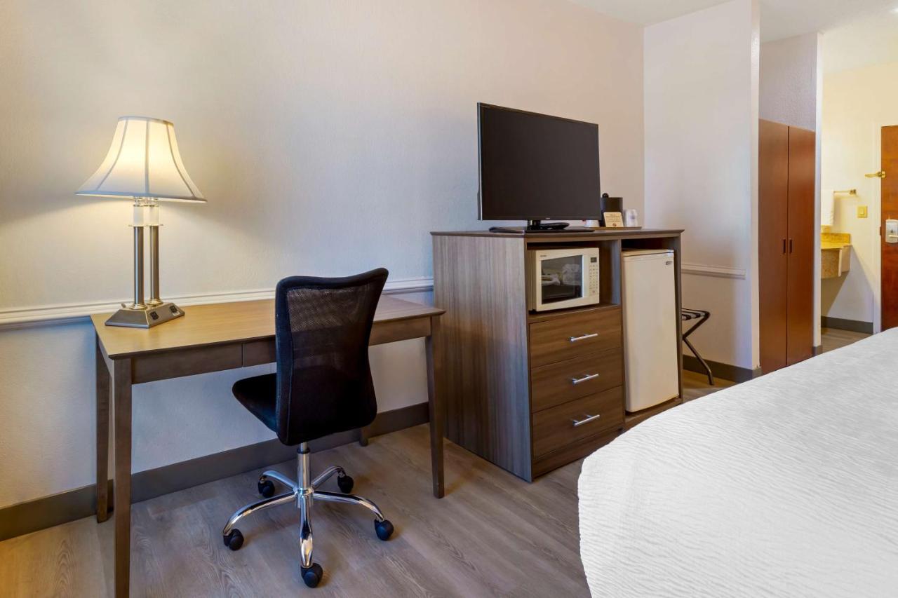 King Room with Bath - Disability Access/Non-Smoking at Best Western Plus South Hill Inn