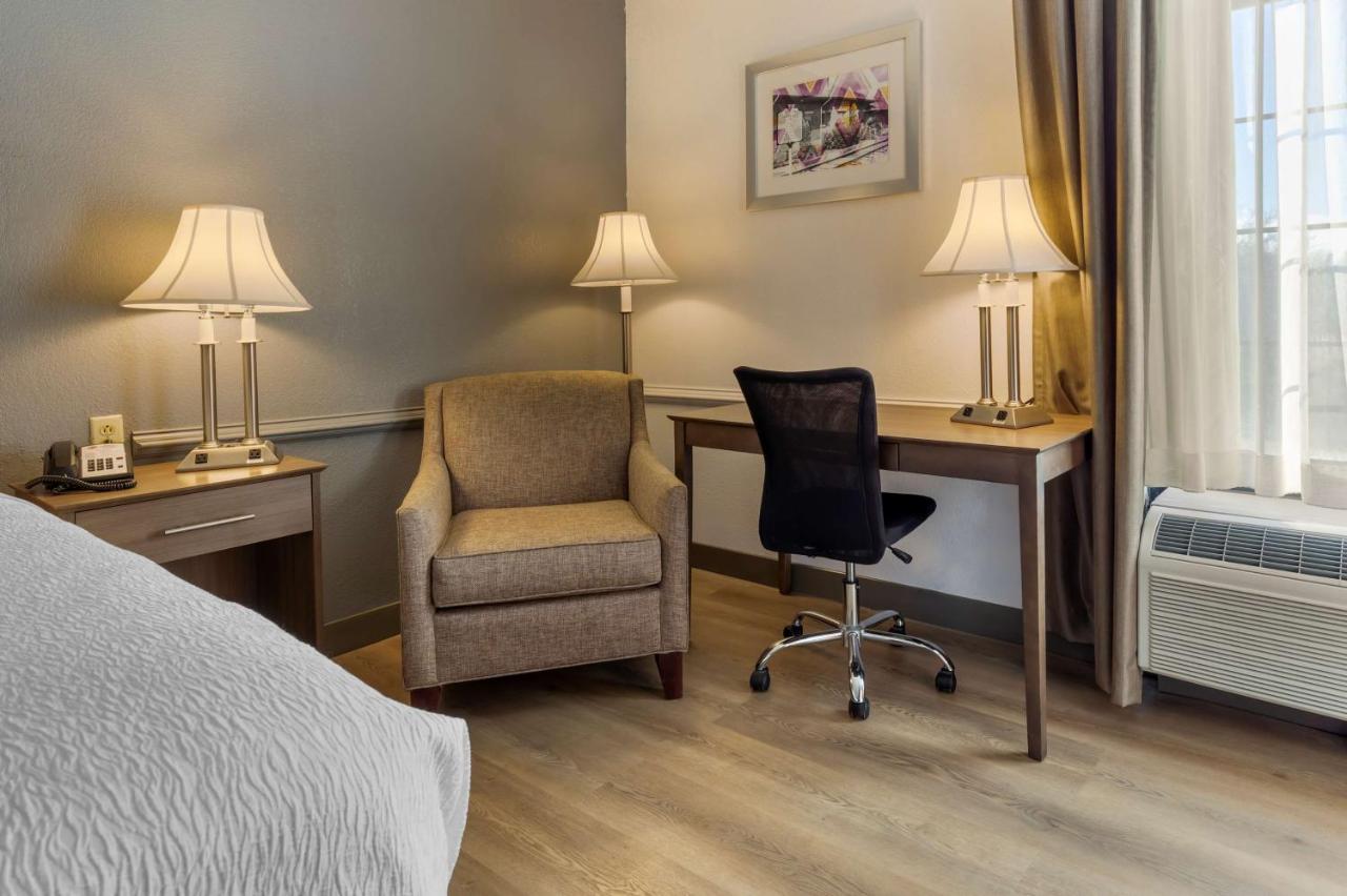 King Suite with Spa Bath - Non-Smoking at Best Western Plus South Hill Inn