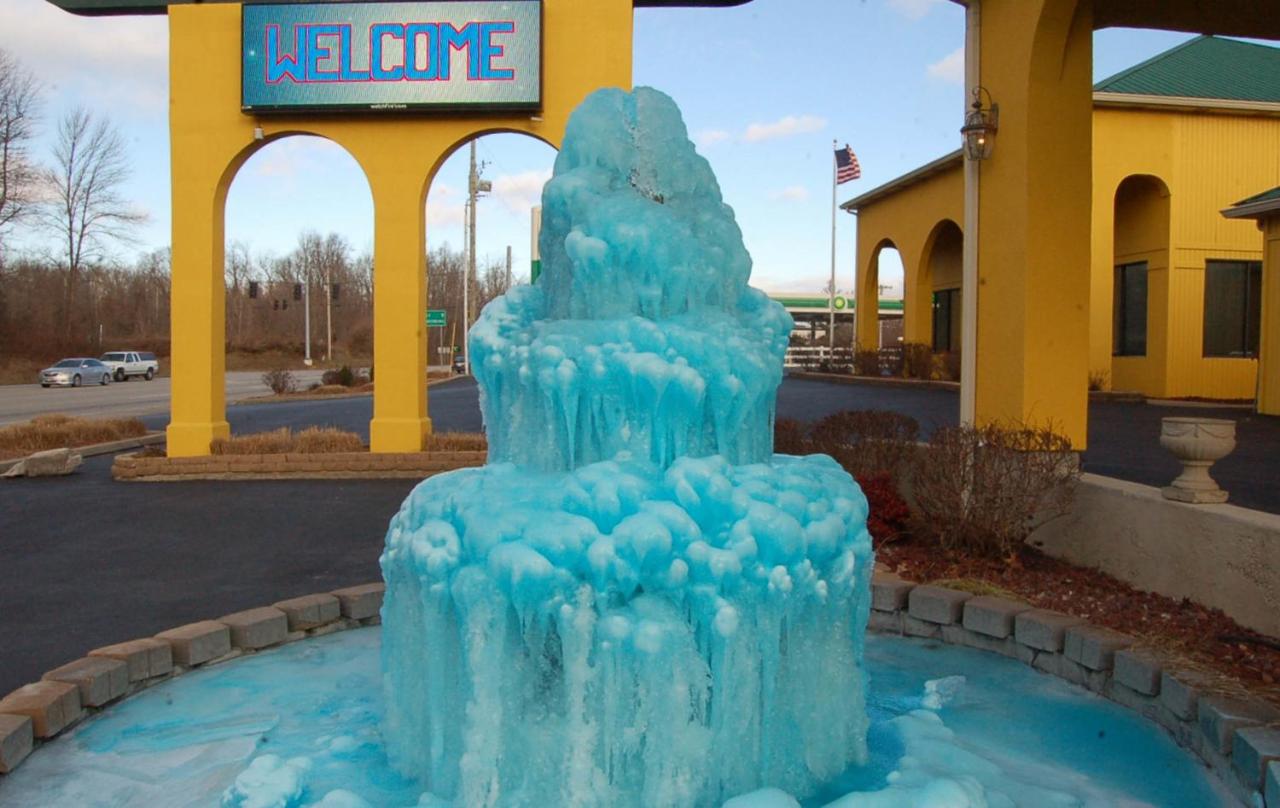 | Golden Manor Inn & Suites