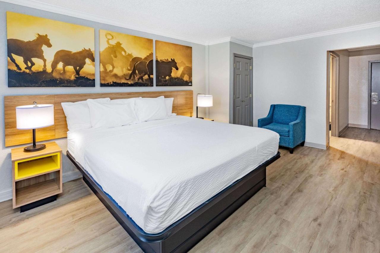 King Room - Disability Access at Days Inn by Wyndham Del Rio