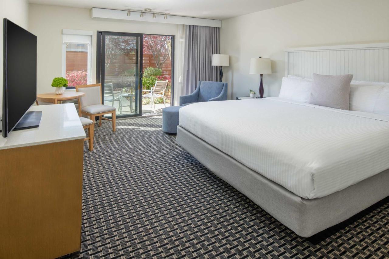 King Room with Roll-In Shower - Disability Access at The Lodge at Tiburon