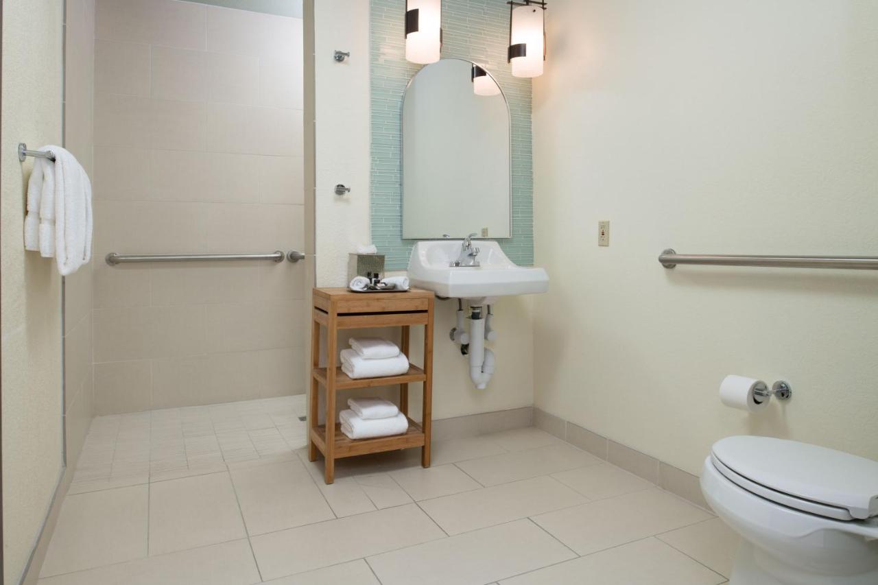 Deluxe Double Room at Toll House Hotel Los Gatos, Tapestry Collection by Hilton