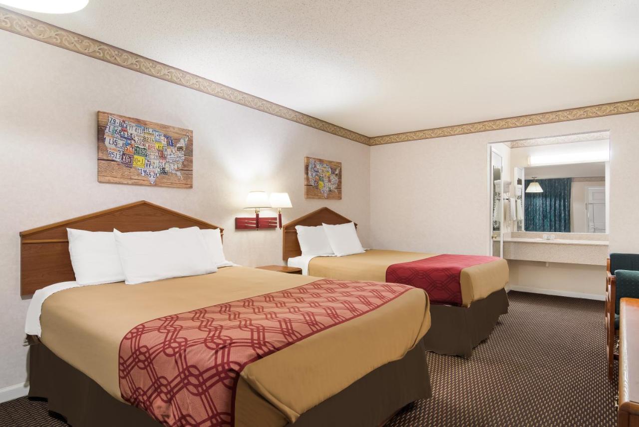 Standard Queen Room with Two Queen Beds - Non Smoking/Ground Floor at Econo Lodge Calhoun South
