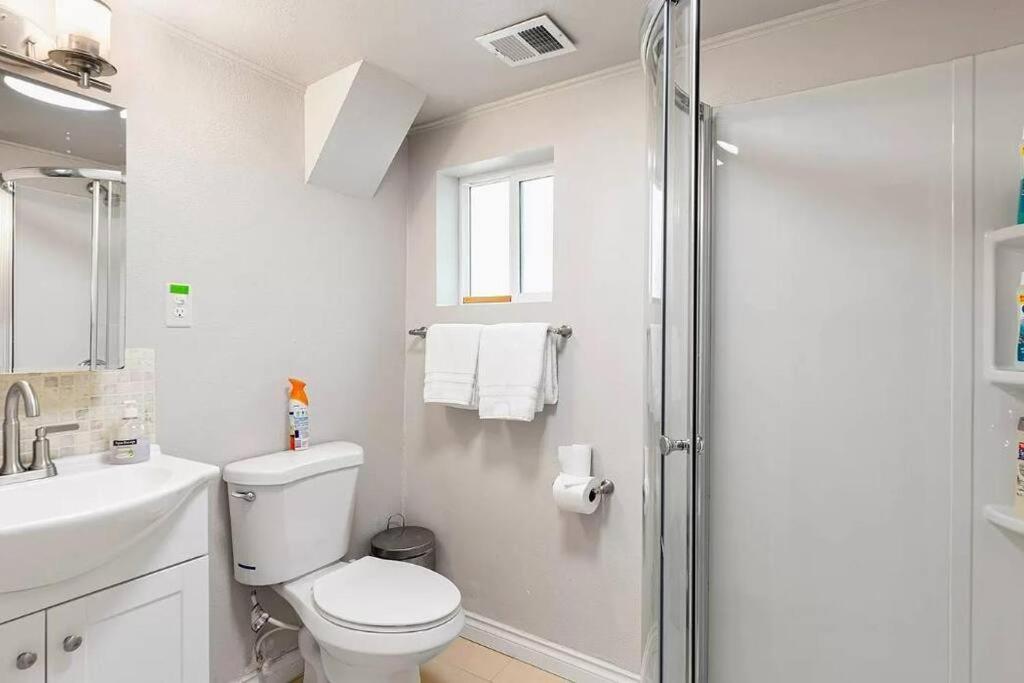  | Four Bedroom Two Bathroom Close to Airport