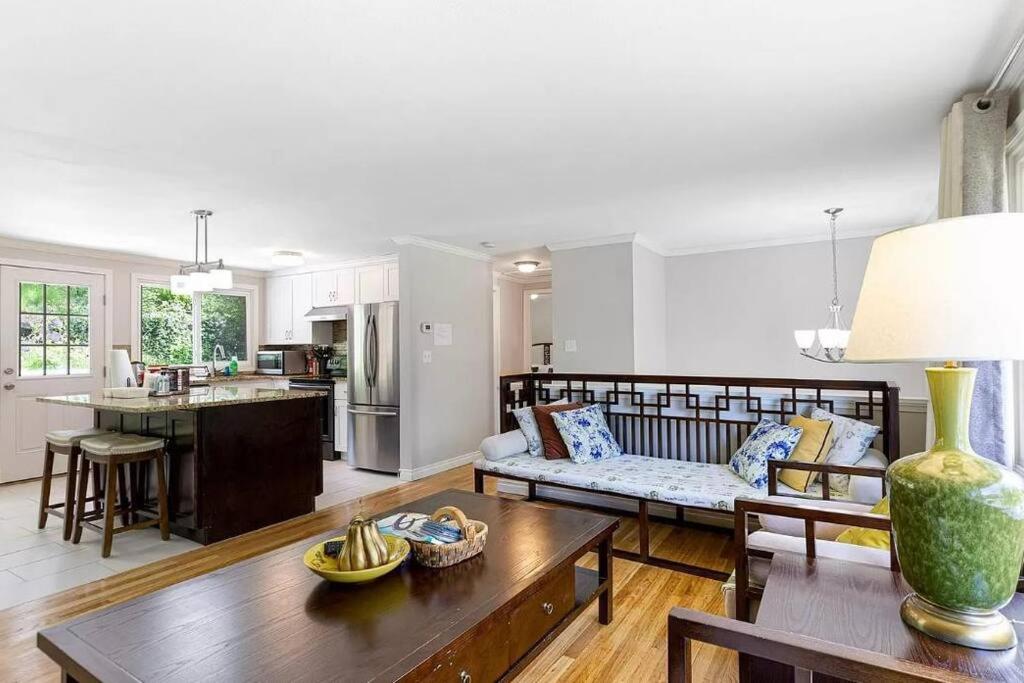  | Four Bedroom Two Bathroom Close to Airport