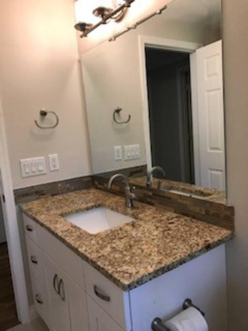  | Four Bedroom Two Bathroom Close to Airport