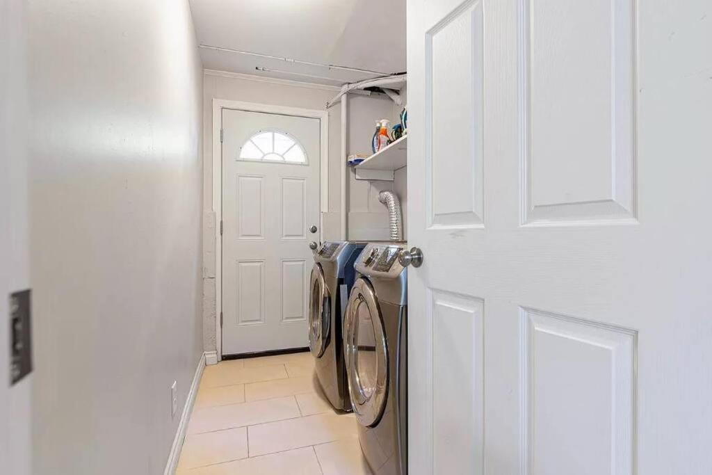  | Four Bedroom Two Bathroom Close to Airport