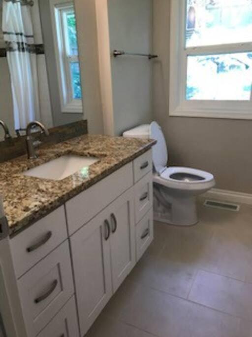  | Four Bedroom Two Bathroom Close to Airport